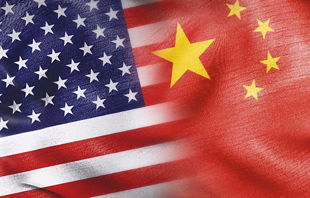 Yhdysvaltojen ja Kiinan lippujen kuviot sekoittuvat toisiinsa.